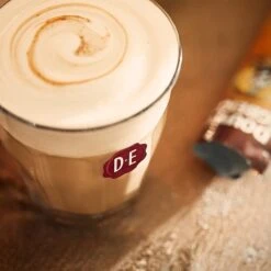 Douwe Egberts Verwenkoffie Latte Caramel Oploskoffie - 5 X 8 Zakjes -KoffieLuxe Aanbiedingen Winkel 1200x1200 224